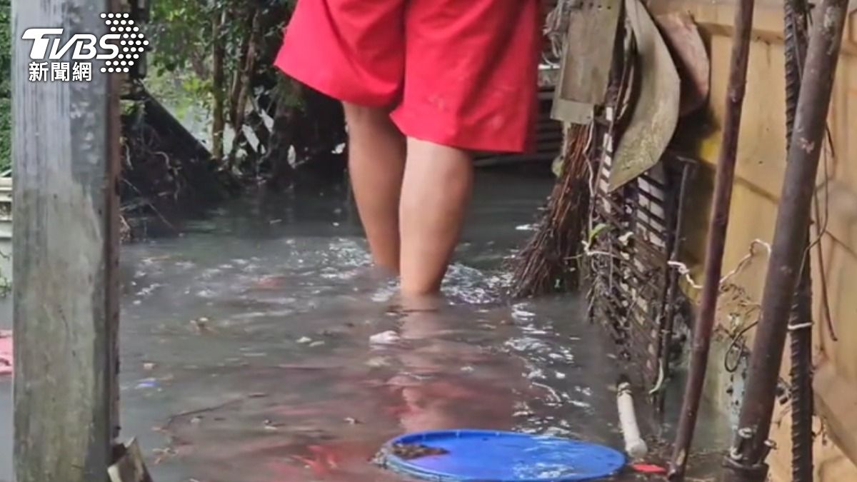 老屋年年淹水！磚砌防水牆仍擋不住水　93歲高齡嬤：不敢住