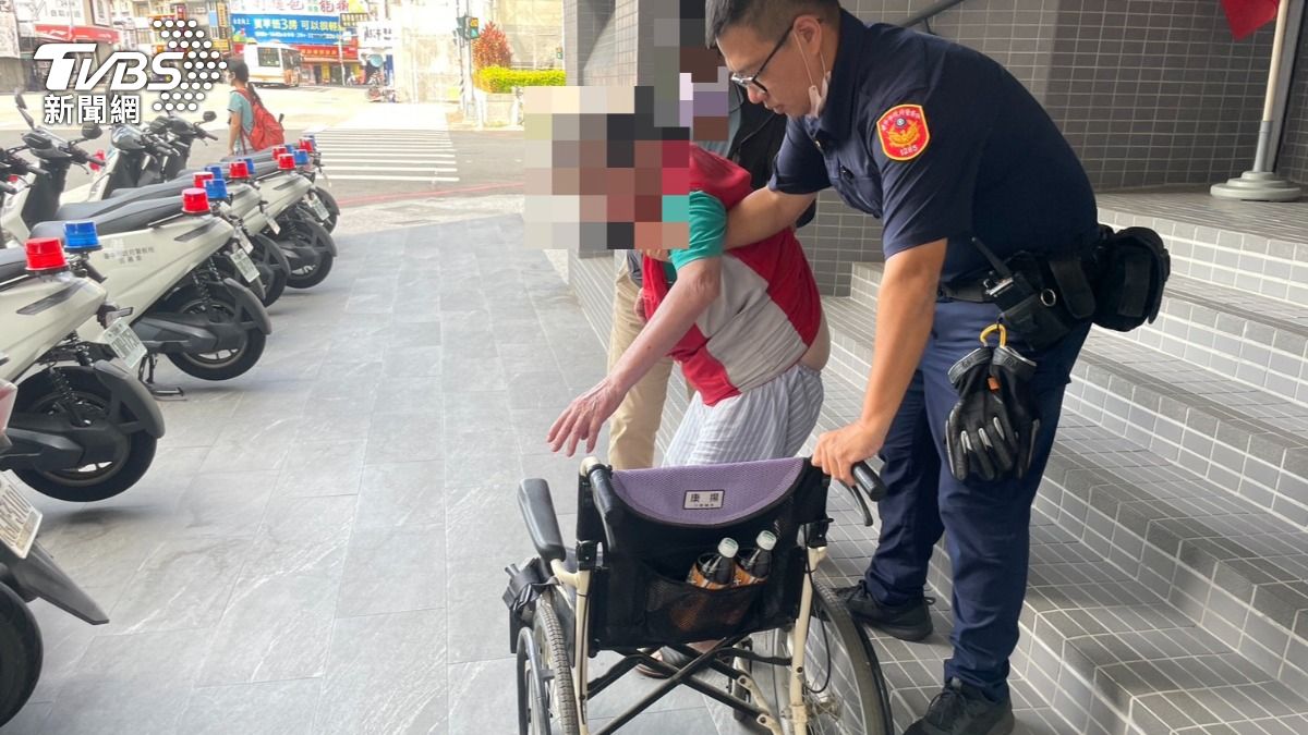 睡醒見失智妻不見了…台中翁急坐輪椅上街尋人 兒鼻酸:媽一直都在家