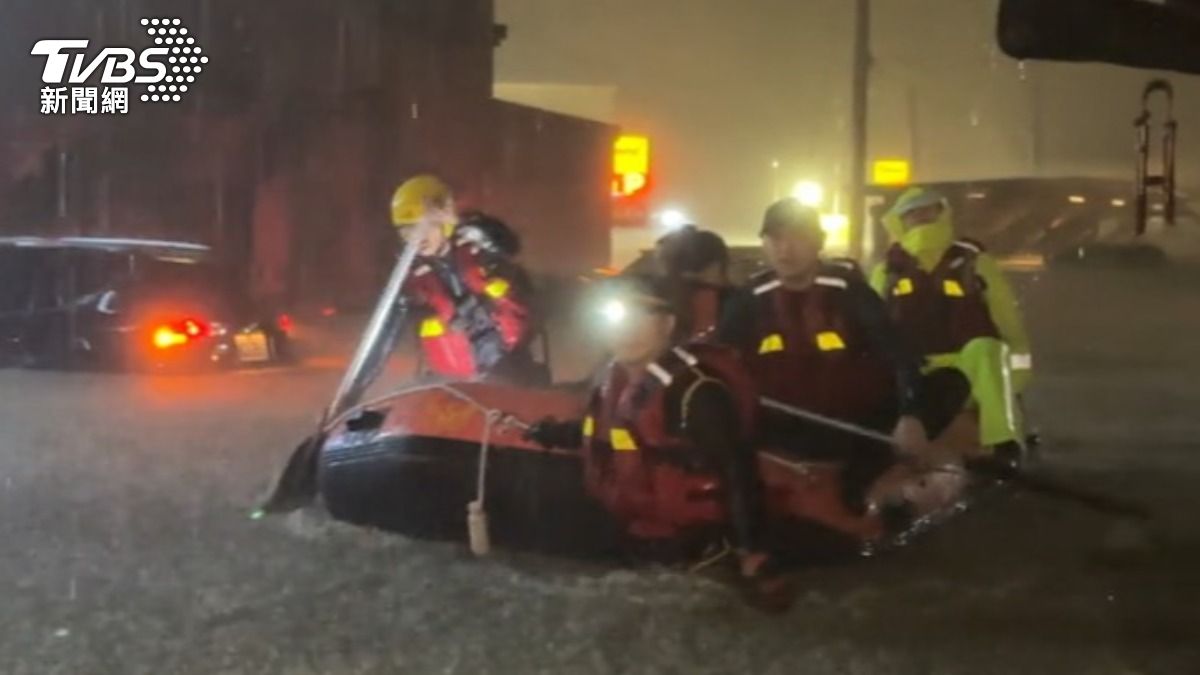 Taiwan deploys amphibious vehicles amid severe flooding