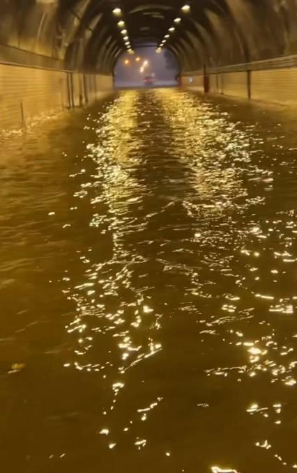 蘭陽隧道淹水。(圖/網友yuwen.gu授權提供) 蘭陽隧道淹水。(圖/網友yuwen.gu授權提供)