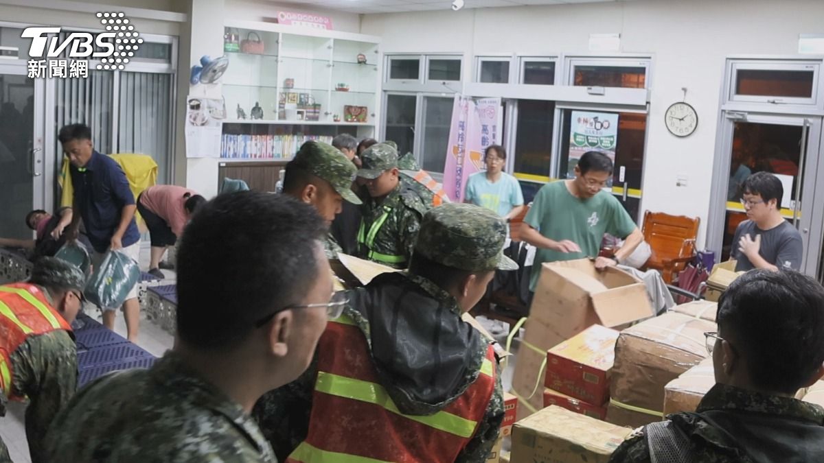 蘇澳淹水!「分不清是雨,是汗,還是淚」求助電話不斷湧入鎮公所