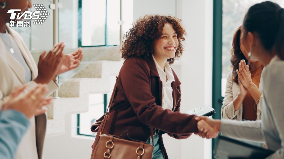 年底大翻身！「4生肖」獲貴人相助ㅤ升遷、好運樣樣來