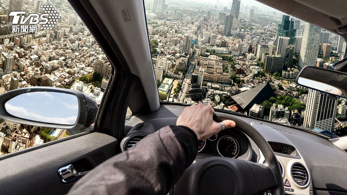 科幻小說成真！飛行車免執照可上路　續航僅20分鐘
