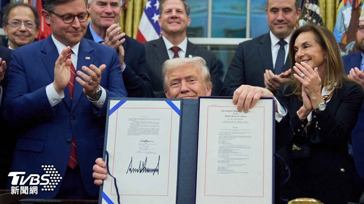 川普簽了！結束美國政府最長43天停擺　喊這事不可再發生