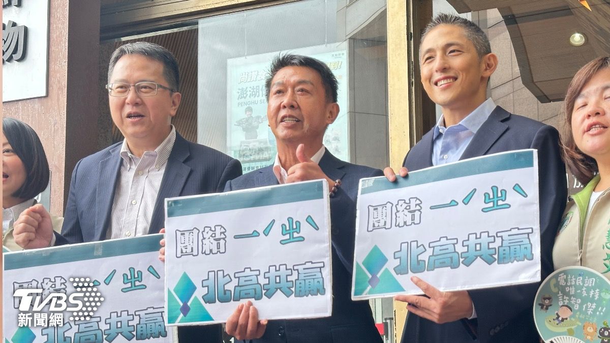 吳怡農陪登記初選 許智傑:小金剛不是塑膠做的、最後是我出線