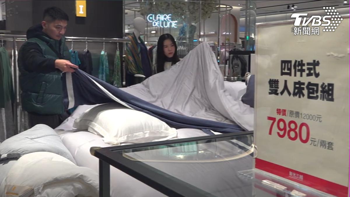 週末變涼! 百貨「吊吊絨」暖被PK床寢組下殺26折
