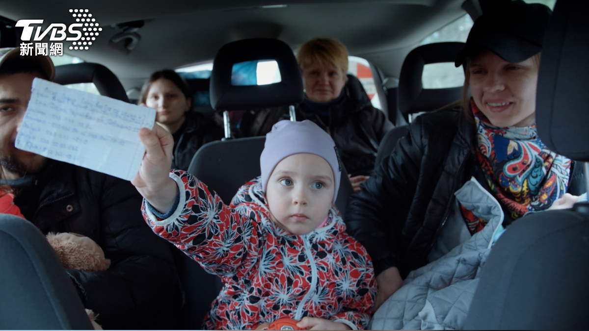 後照鏡中的家園！波蘭導演兼志工　撤離烏克蘭人