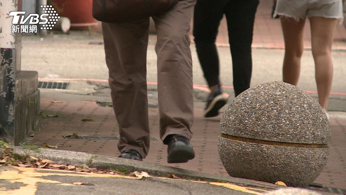 走路姿勢錯害全身！醫示警：步態變慢恐是「這疾病」前兆　勿輕忽！