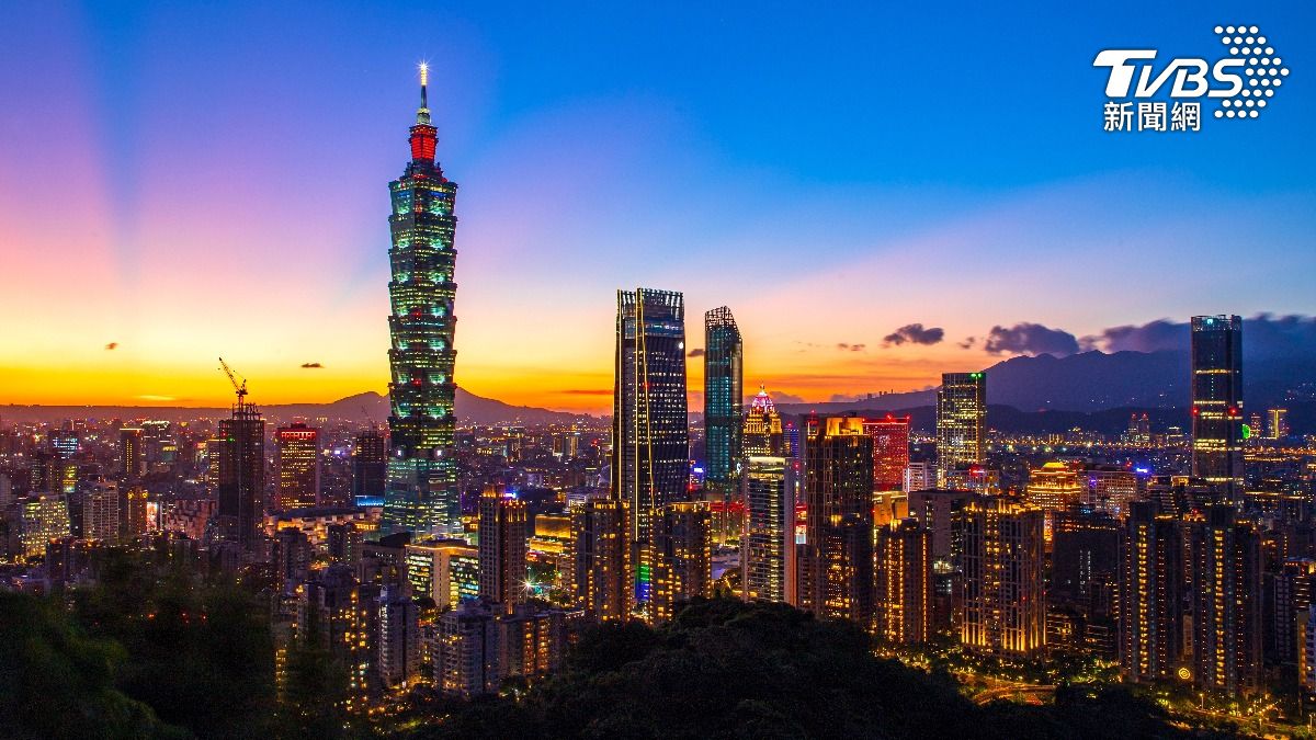 「台灣病」嚴重!《經濟學人》:新台幣被低估、勞工薪資被犧牲