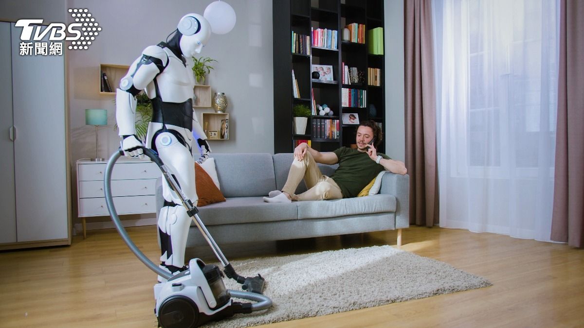 俄AI機器人首秀慘摔！「洛基」主題曲當BGM卻變災難現場