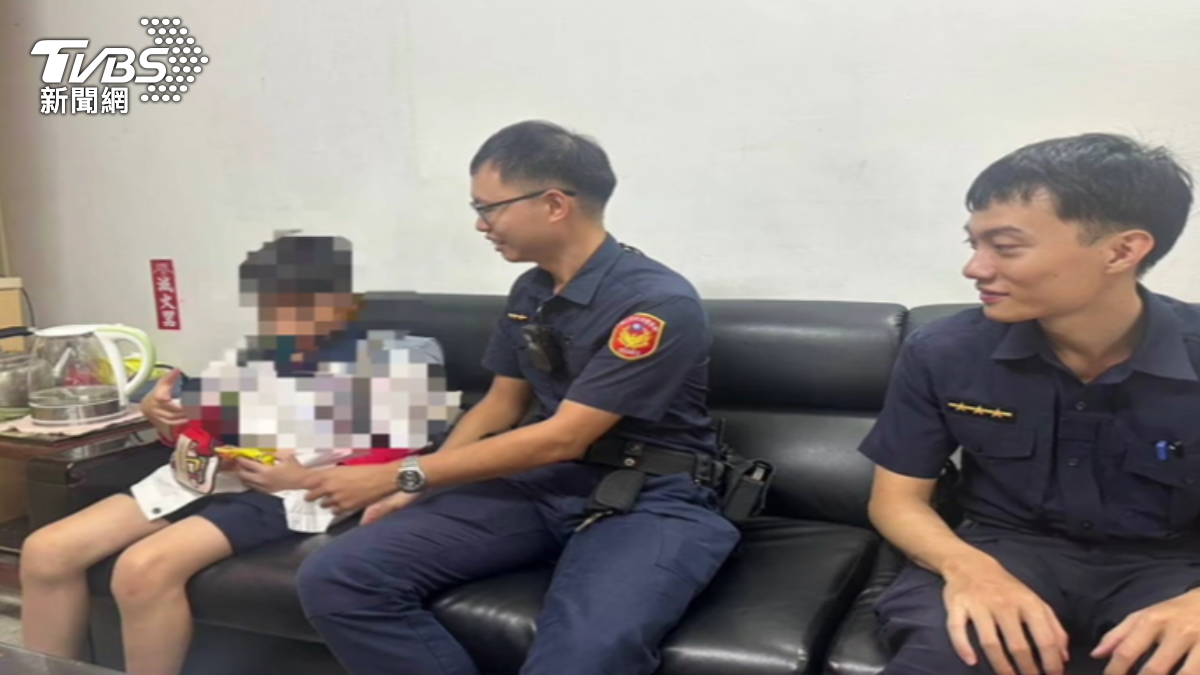 小學男童睡到動物園站!公車坐過頭 站牌又睡倒 路人驚報案