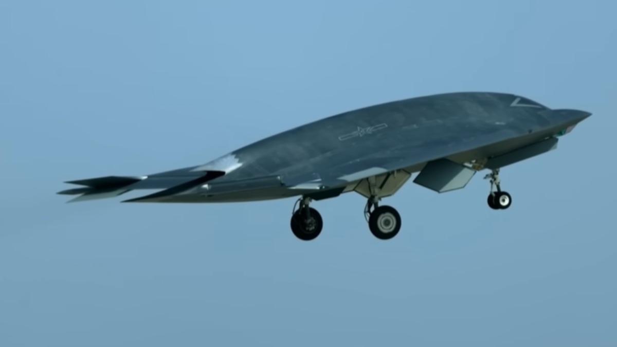 代號定名「玄龍」! 陸首公布「忠誠僚機」攻擊-11無人機實現與戰機編隊