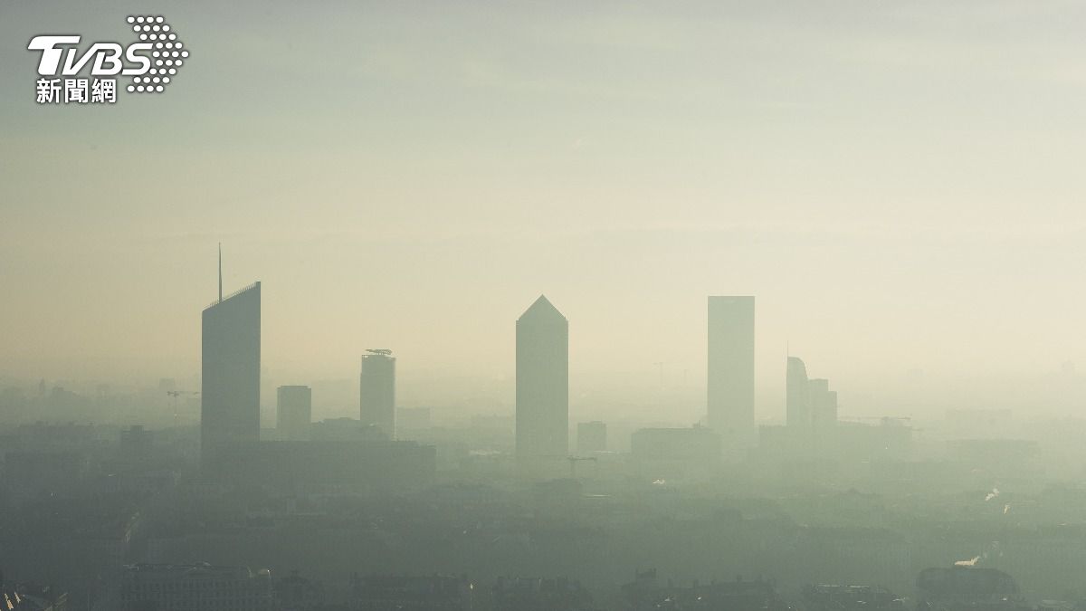 印度空污飆!霧霾肉眼可見 法院勸律師「遠端開庭」:戴口罩不夠