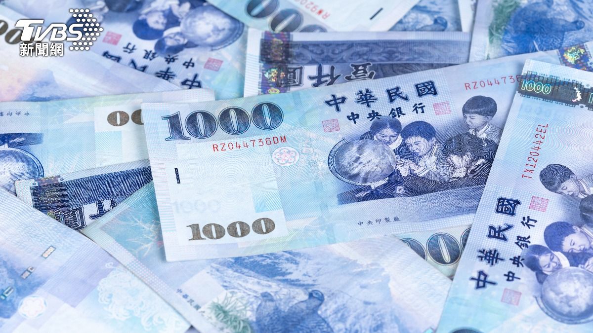 普發一萬守不住！「5星座」秒花光　雙子拿到就請客、買3C