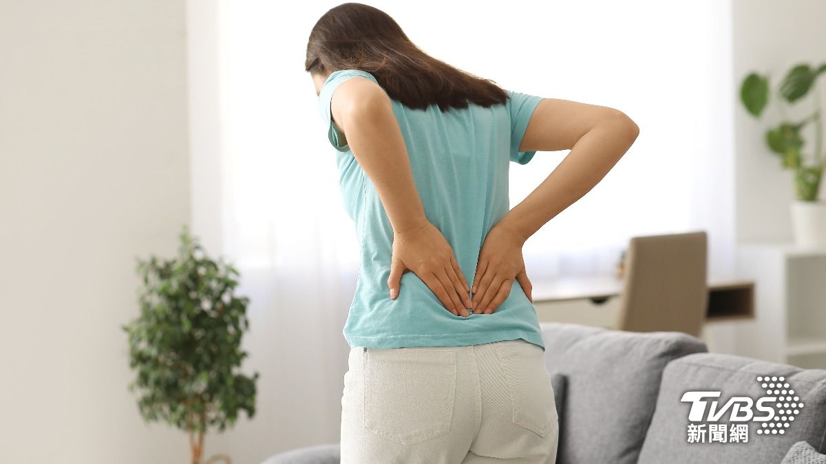 常常腰酸背痛？網友最常喊痛的10大生活習慣　愛翹腳也中招