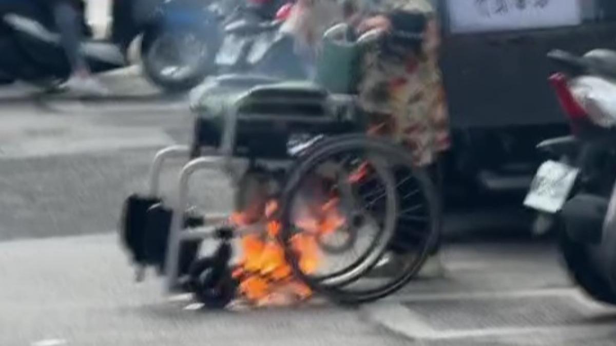 信義區阿嬤火燒輪椅嚇壞鄰居 熱心阿姨一把搶走解危機