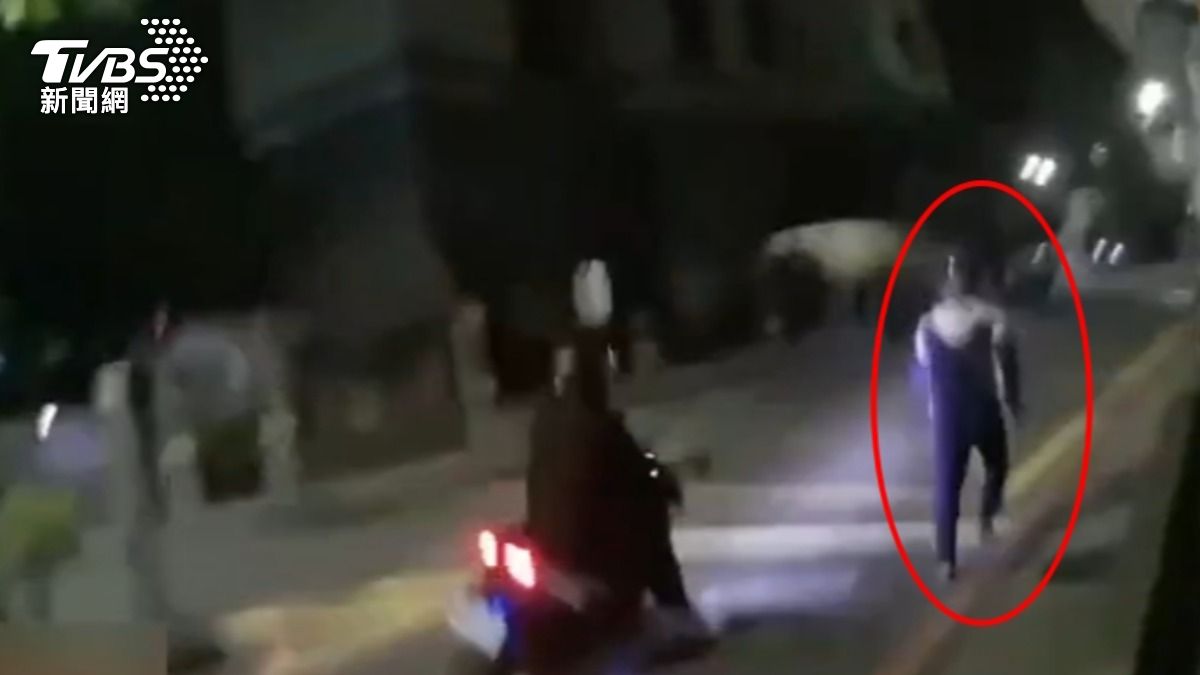 失聯250天「違停」被查竟開溜 騎士幫攔阻