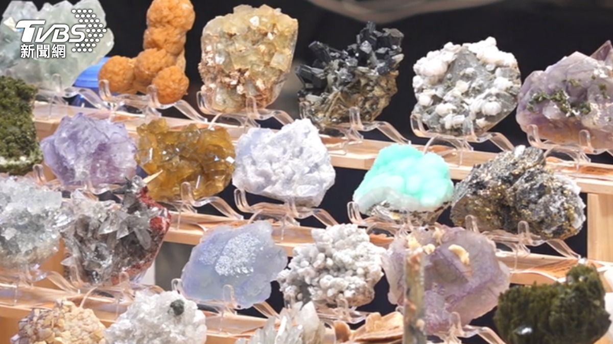 年輕人瘋水晶!熱門款「彩幽靈、兔毛、拉利瑪」療癒身心靈