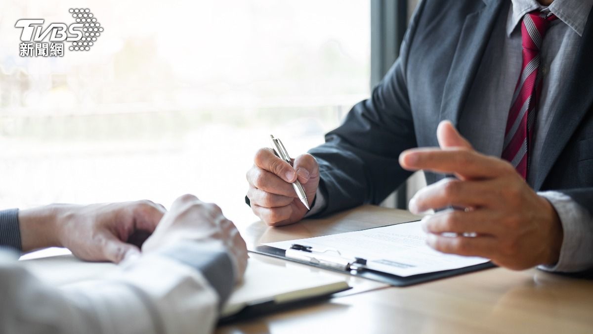 離職半年想「回鍋前公司」!他擔心丟臉 兩派網友激辯