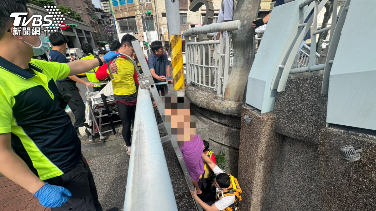 基隆田寮河赫見全裸男！警消速救起　他竟回：想下去洗澡