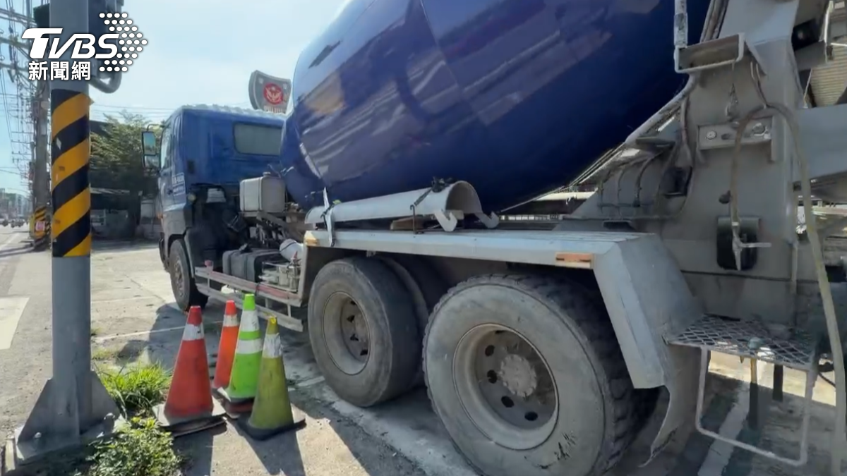 相約回收站! 和女兒只差1百公尺… 8旬婦遭左轉水泥車撞亡