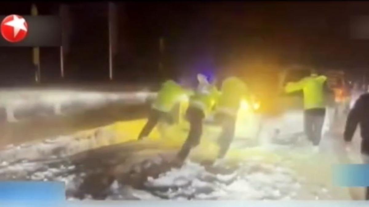 大陸暴雪濃霧釀嚴重交通事故!50車受困 只能見10公尺前