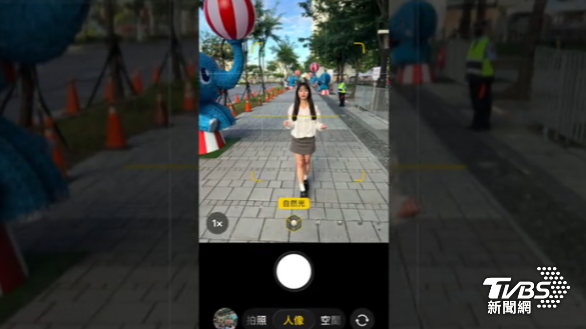 新北耶誕城人潮爆滿!攝影師「3招拍美照」不用修圖也能閃人群