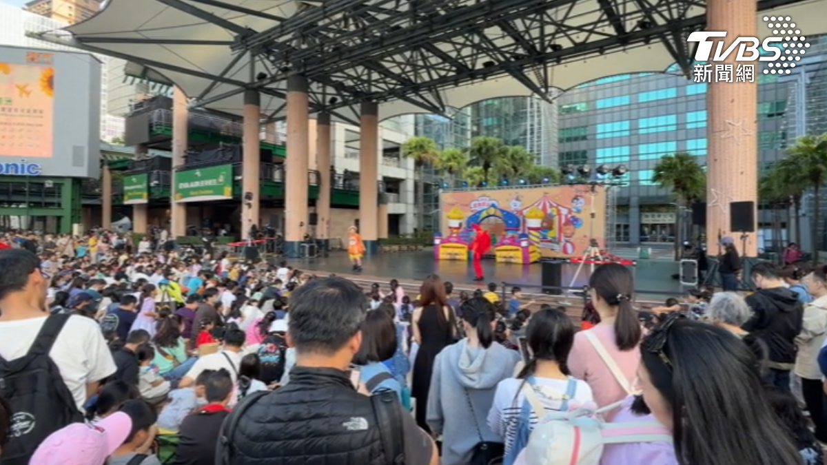 新北耶誕城嗨翻 泡泡秀、音樂劇首周六迎人潮