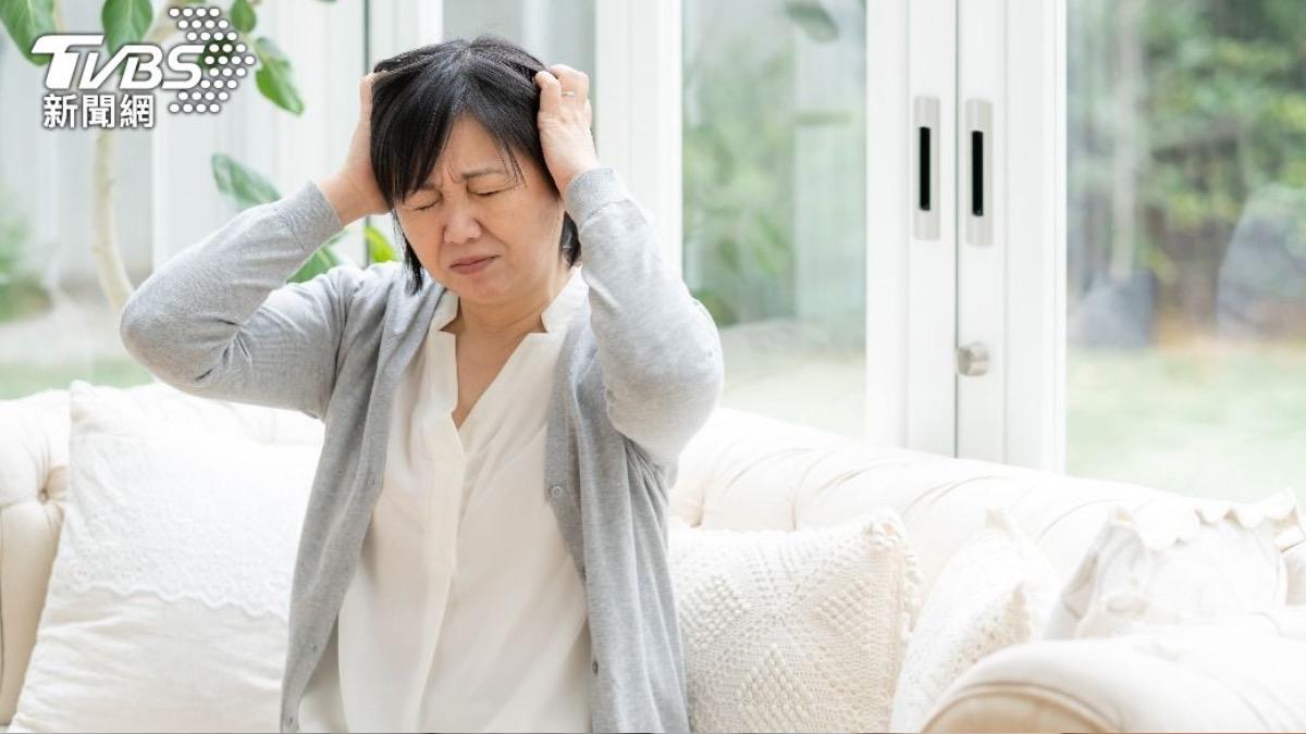 婦起床頭超暈「眼神一片黑」以為中風　醫揭真實狀況