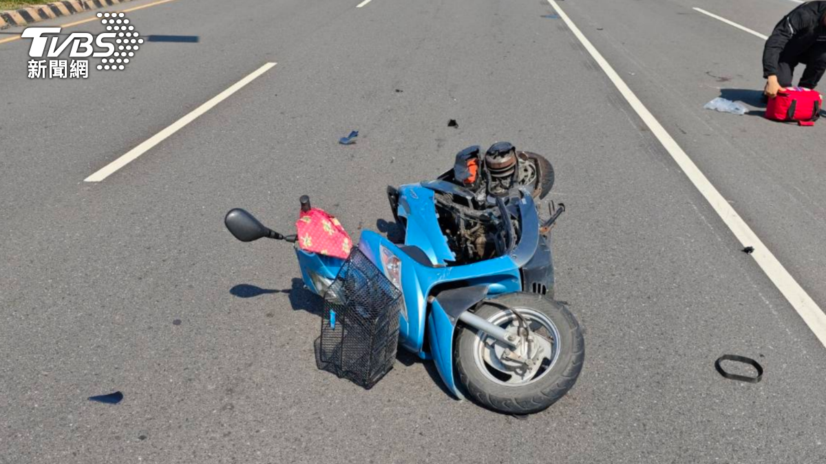 快訊/善化啤酒廠外嚴重車禍!2騎士碰撞倒地 她失去呼吸心跳