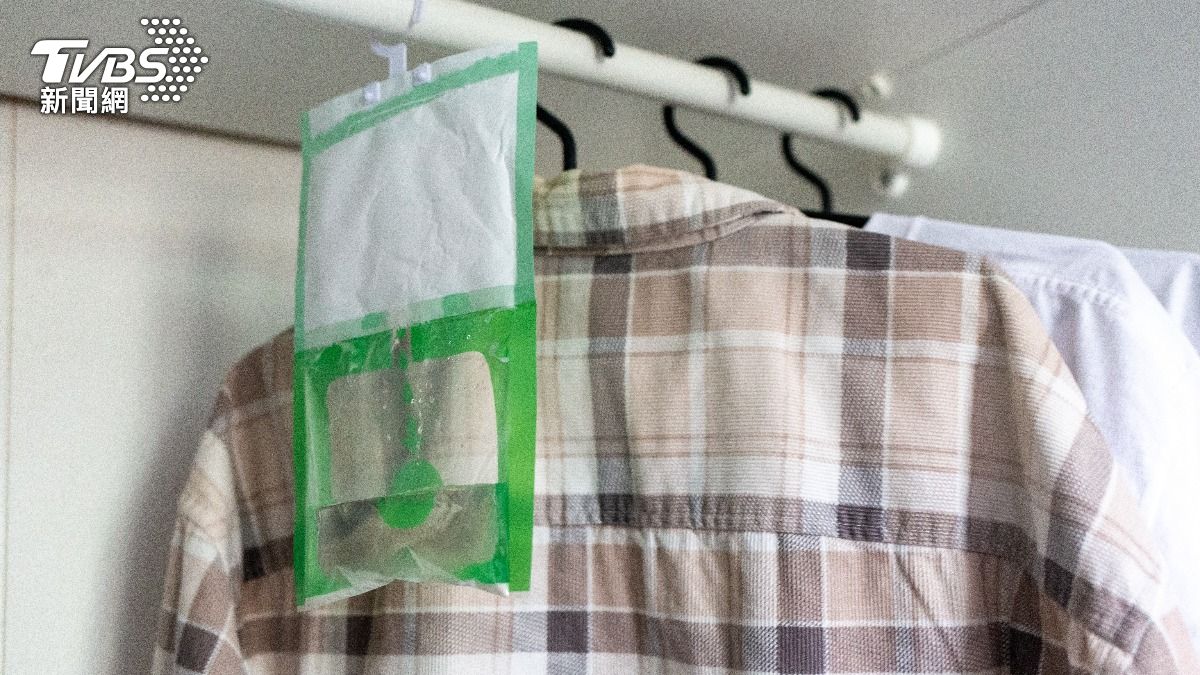宿舍濕到爆!「吊掛除濕袋」一週集滿水 網揭血淚史:破掉超悲劇