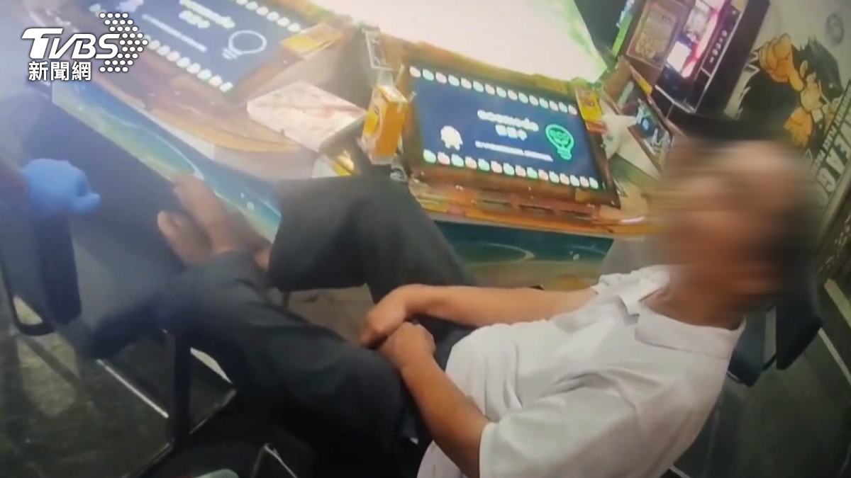 沉迷推幣機!6旬男忘吃飯「低血糖昏迷」 醫:嚴重恐喪命