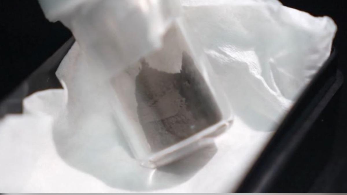 月球也會生鏽！科學家首次發現赤鐵礦　太空鼠「懸空入睡」畫面曝