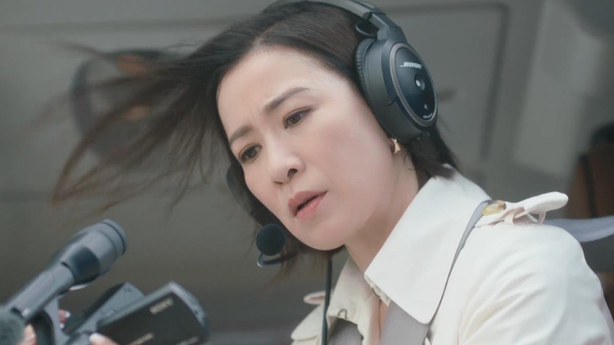 新聞女王回來了!佘詩曼高空8層樓賣命 脫稿「開機門」嚇壞劇組