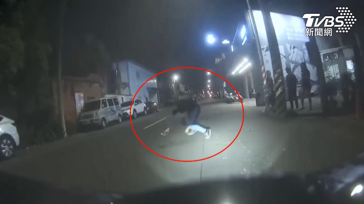 當兵歡送「衝上馬路」險被撞! 一度無悔意喊:一次而已