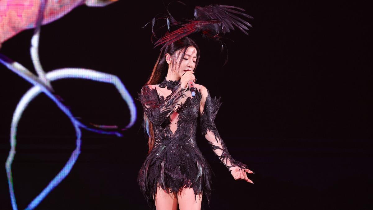 丁噹唱一半「無緣男友」衝上台牽手!正宮抓包當場開嗆 衝突場面曝