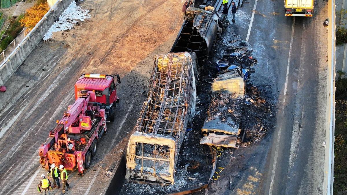 南韓高速公路「13車連環追撞」!油罐車起火、鋼條掉落釀2死