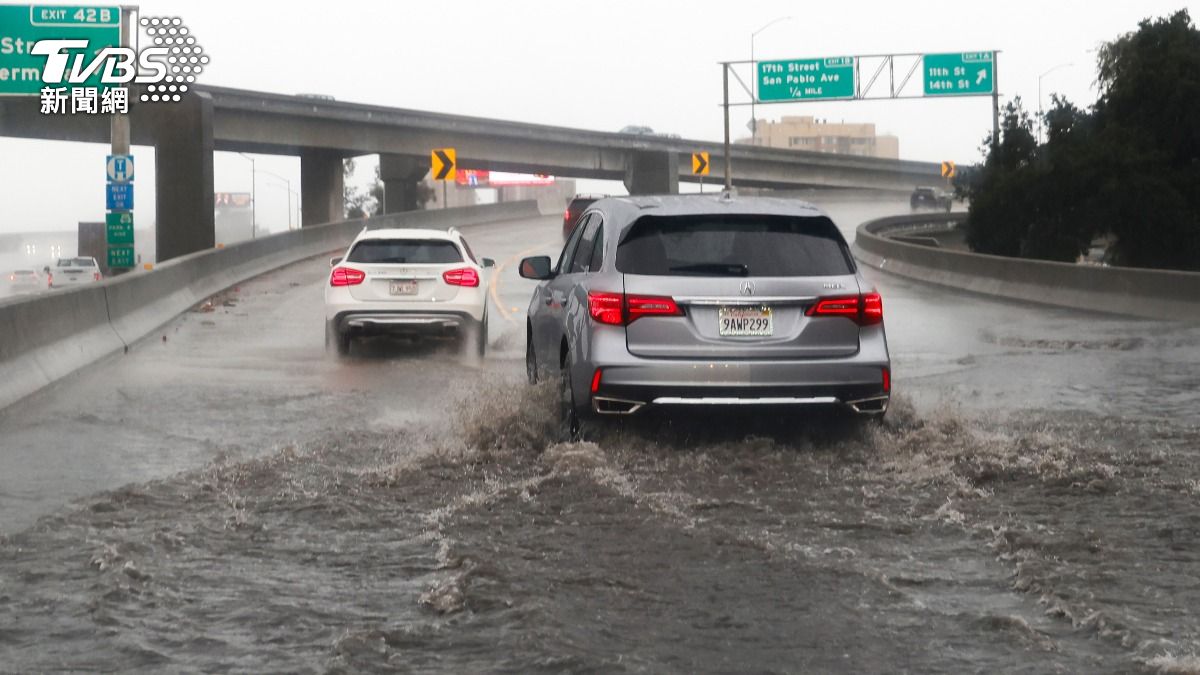 年初才野火!南加州遭暴雨狂襲 一家3口被捲入海中
