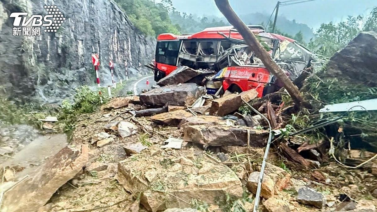 越南暴雨土石流釀6死18傷!巴士經山路遭掩埋 還有9人未救出