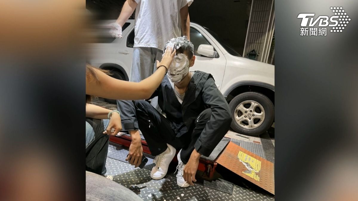 兩週前曾參加慶生會！疑不滿腳踏兩條船被拆穿  憤而撞店