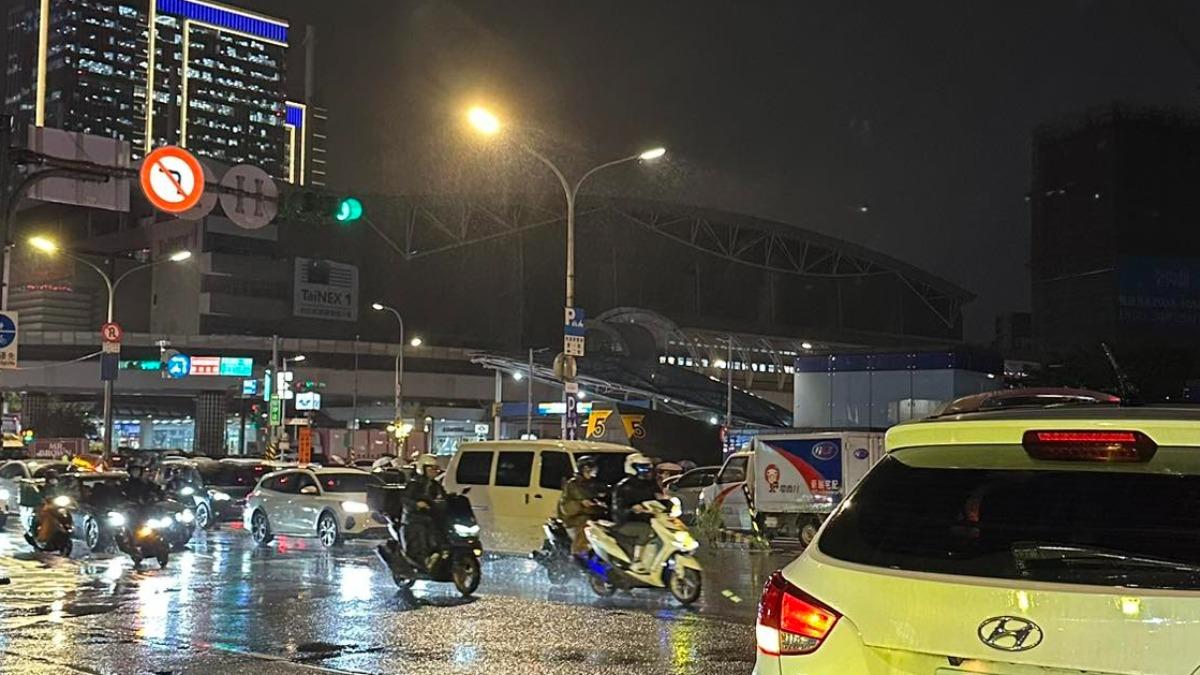 南港、汐止夜間大塞車！用路人卡2小時崩潰　警曝原因