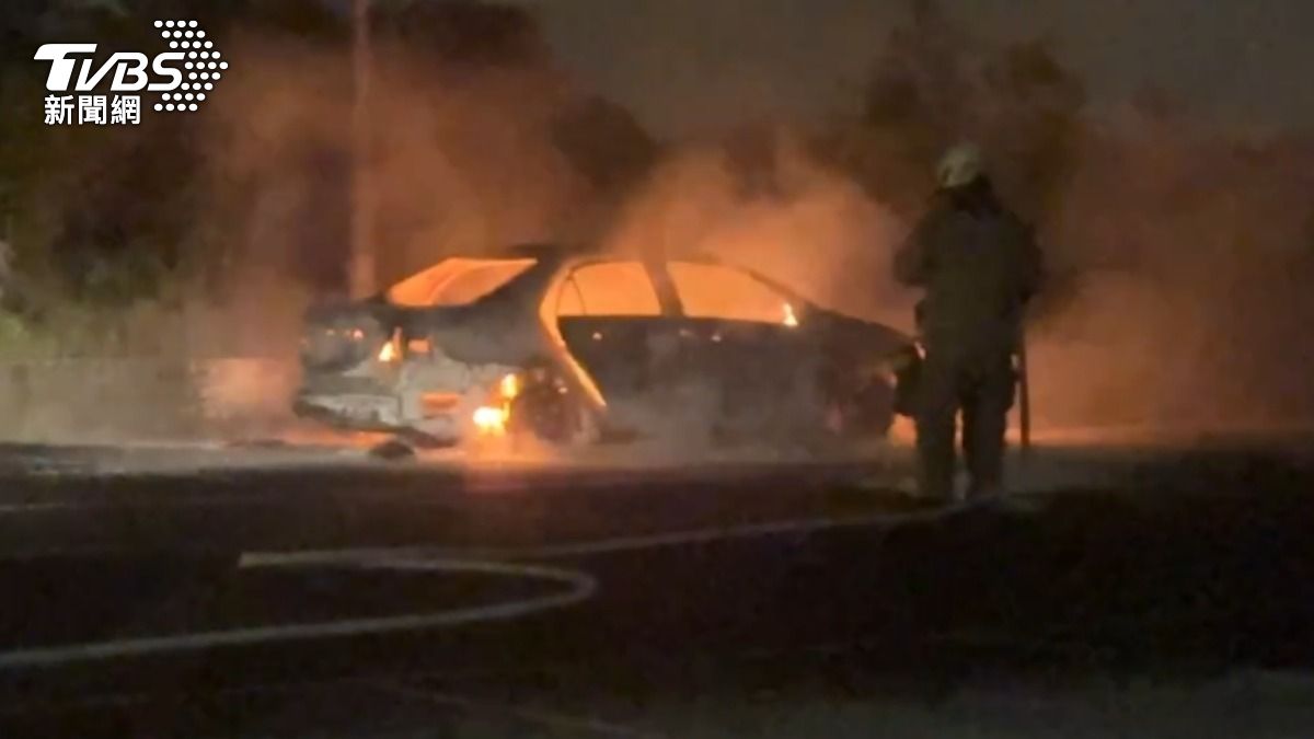 瑞芳轎車突爆炸起火!男駕駛頭部傷 車內留1物不排除縱火