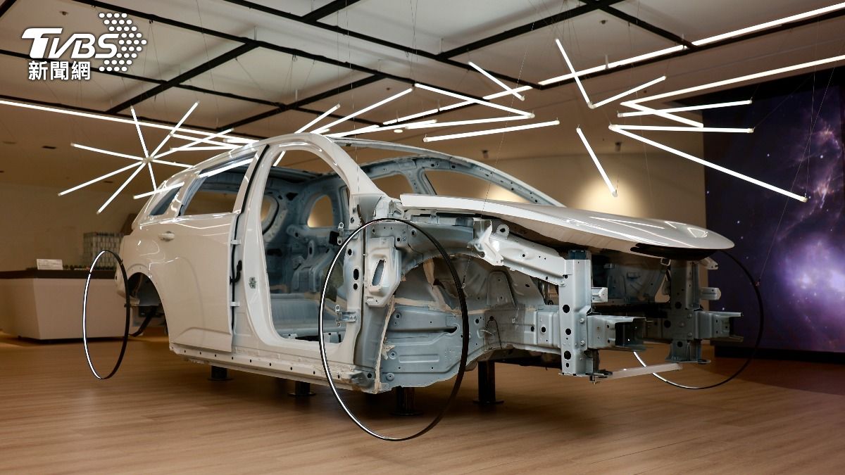 鴻海科技日倒數！預告Model A將曝光　黃仁勳兒子代父站台