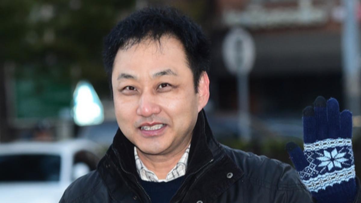 20分鐘搶命！59歲男星拍攝中摀胸倒下　毫無前兆「病因曝光了」