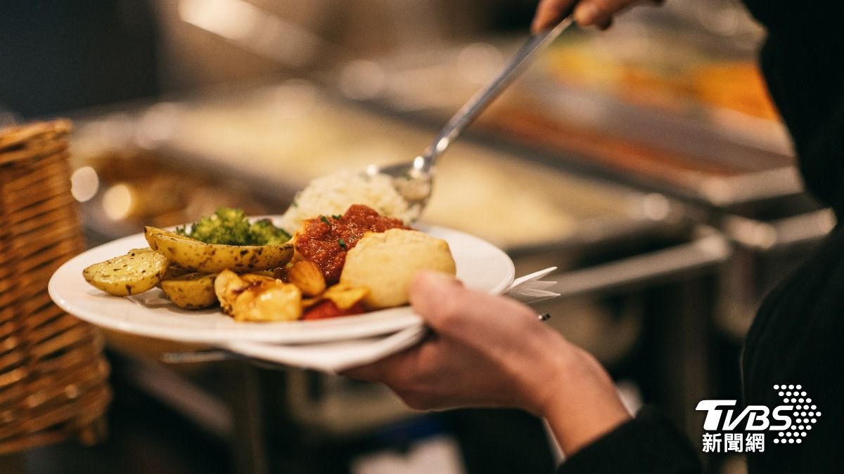 工研院:飯店自助餐盤面減1/3 食物浪費減3成