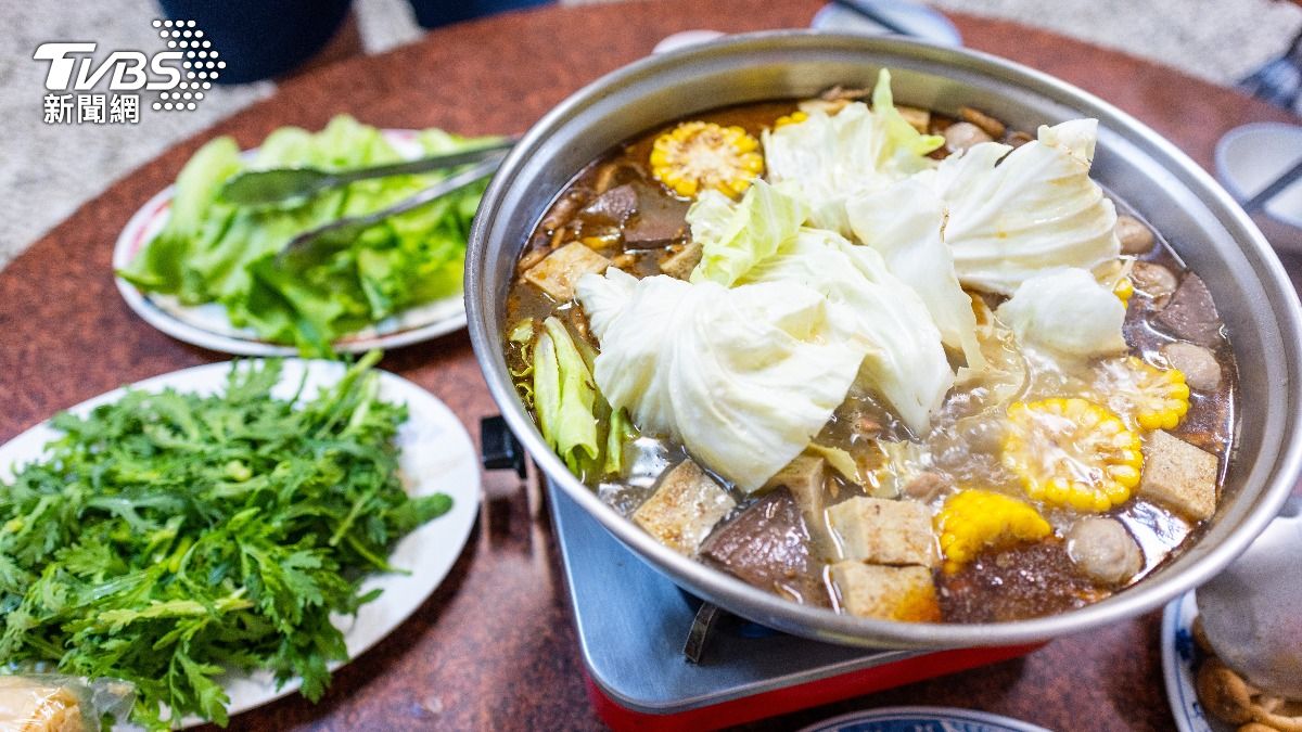 為何薑母鴨店桌椅特別矮？網猜測「拚翻桌率」　專家曝1考量