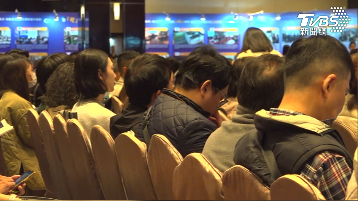 「AI應用規劃師」夯！　1.4萬人拚報考　年薪破百萬