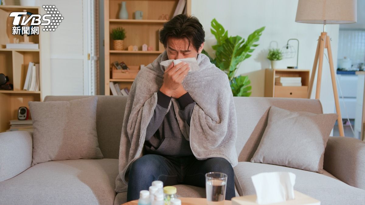 冬天冷捨不得開暖氣？ 醫曝室內18度全身拉緊報：「這類人」最危險