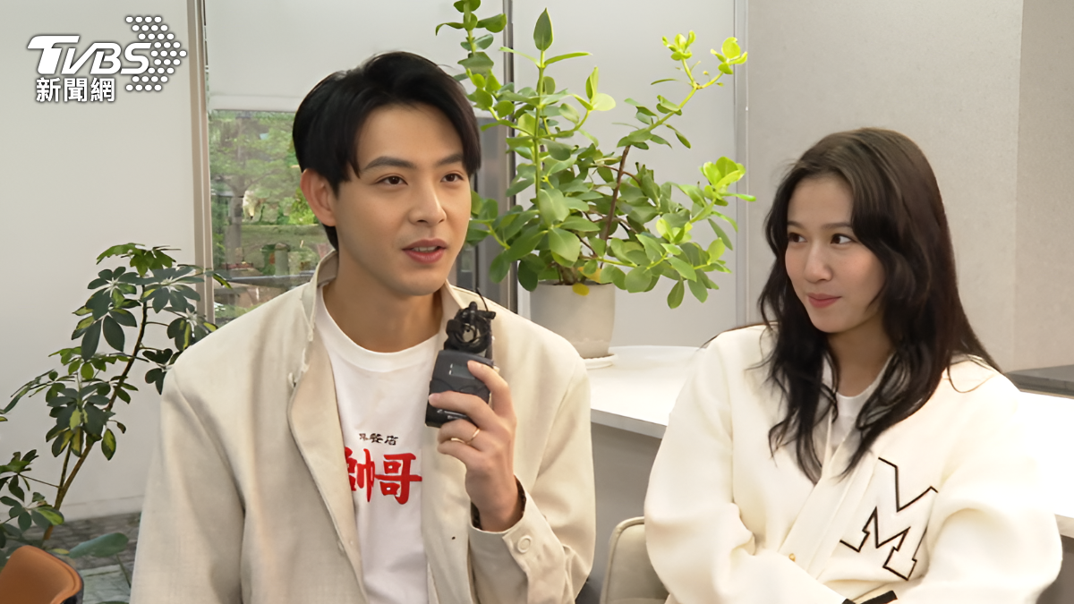 劉品言生了!連晨翔「初為人父首露面」 陪進產房還立人設要鎮靜