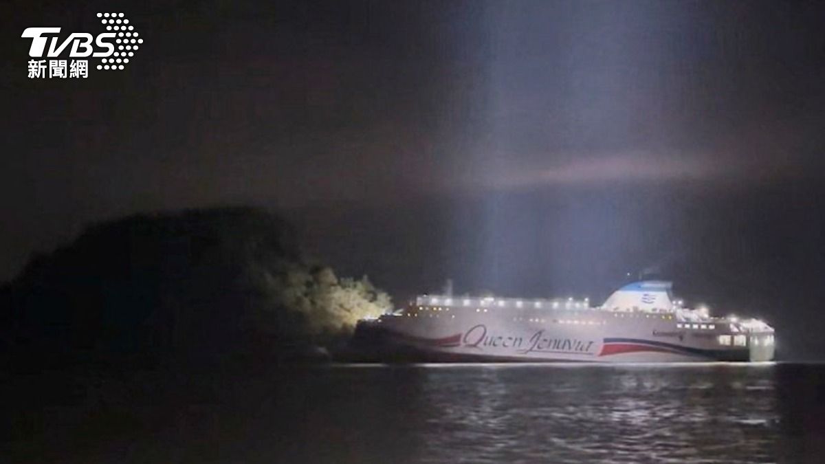 韓267人渡輪撞無人島擱淺！海警：船員分心滑手機釀意外